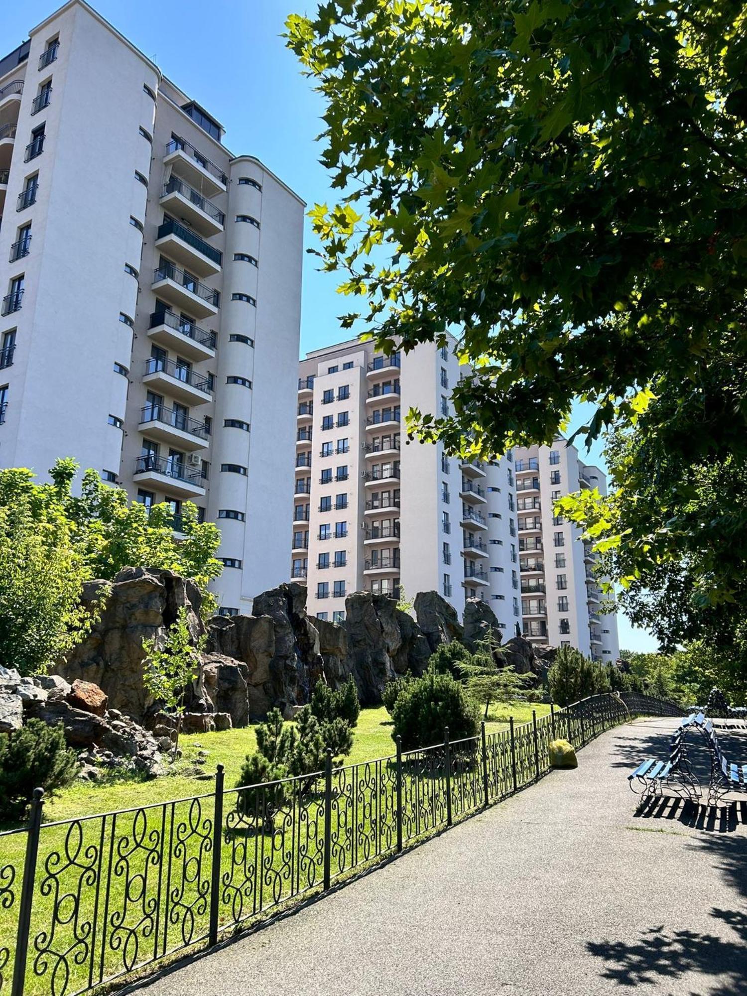 Summit Stay Apartment Bucarest Esterno foto